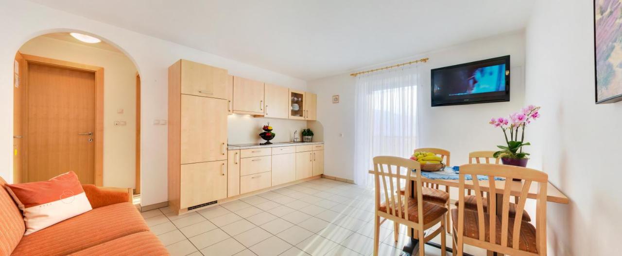 St. Urbanhof Apartment Термено Екстериор снимка