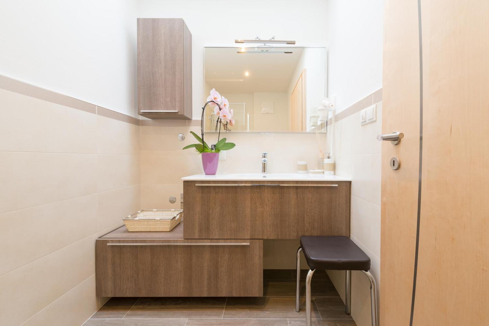 St. Urbanhof Apartment Термено Екстериор снимка